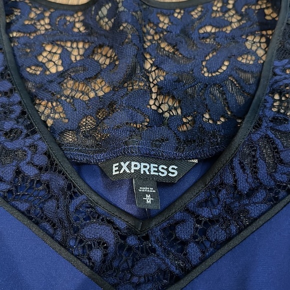 NWT Express Women’s Lace Trim Blouse - Size Medium - Picture 3 of 5